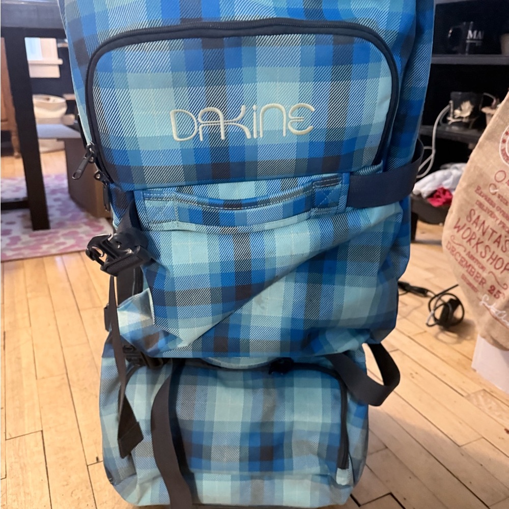Dakine Blue Plaid Men's suitcase